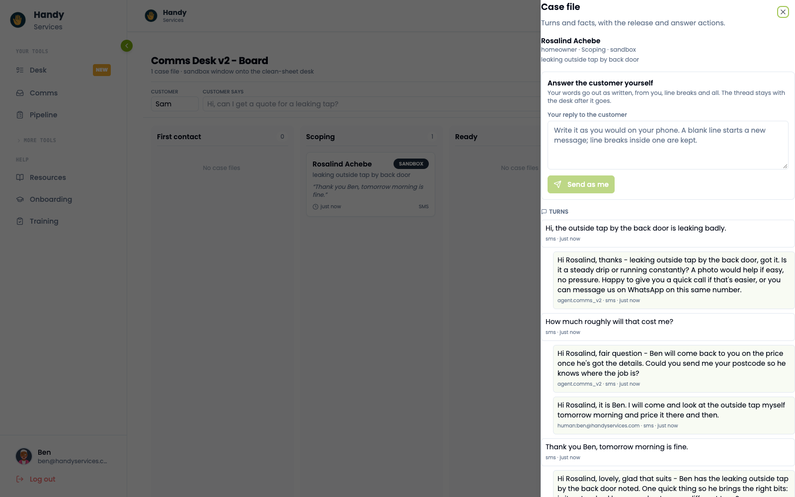 Illustration éditoriale — Comms v2 réunit WhatsApp, SMS, e-mail, formulaires et appels